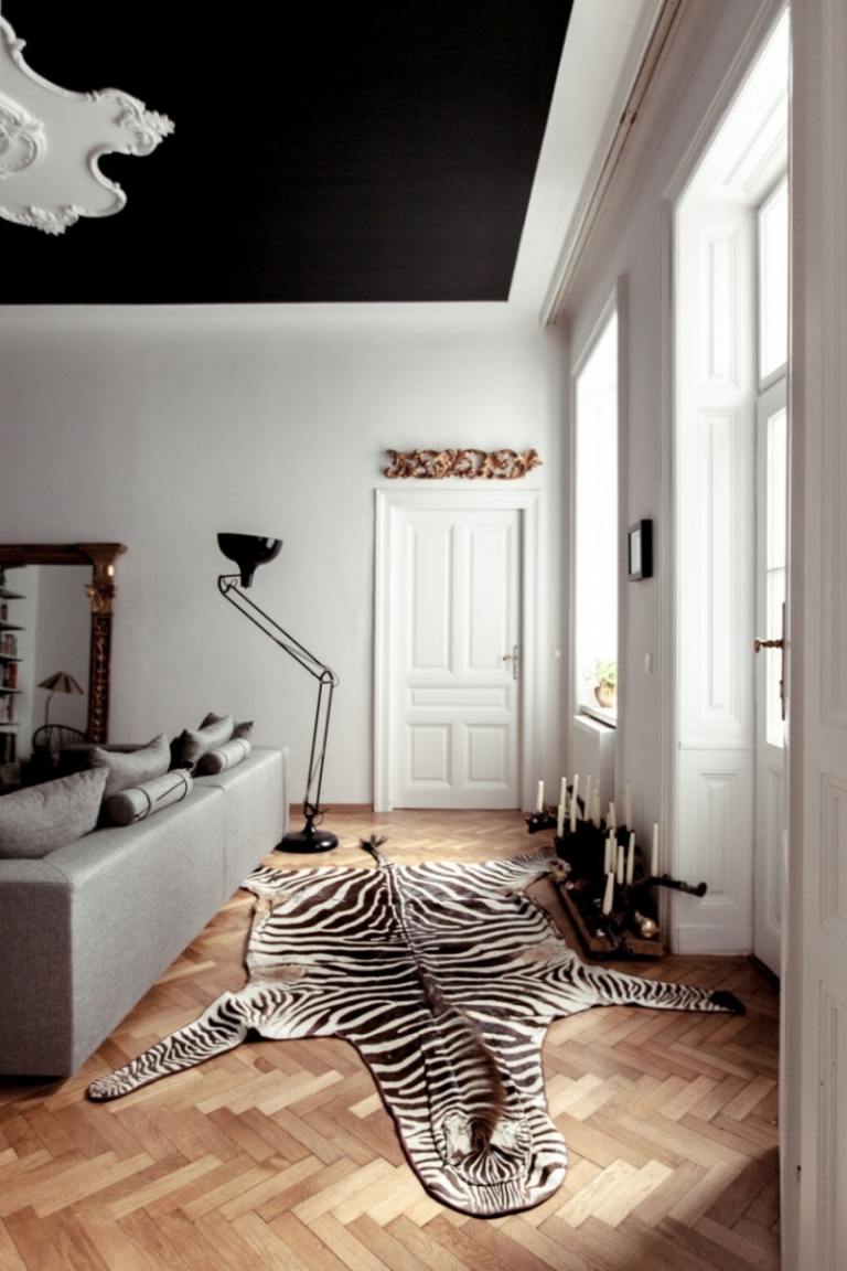 Vintage-Stil-Flur-Teppich-Zebra-Fell-Look-Parkett-Atelier-Karasinski
