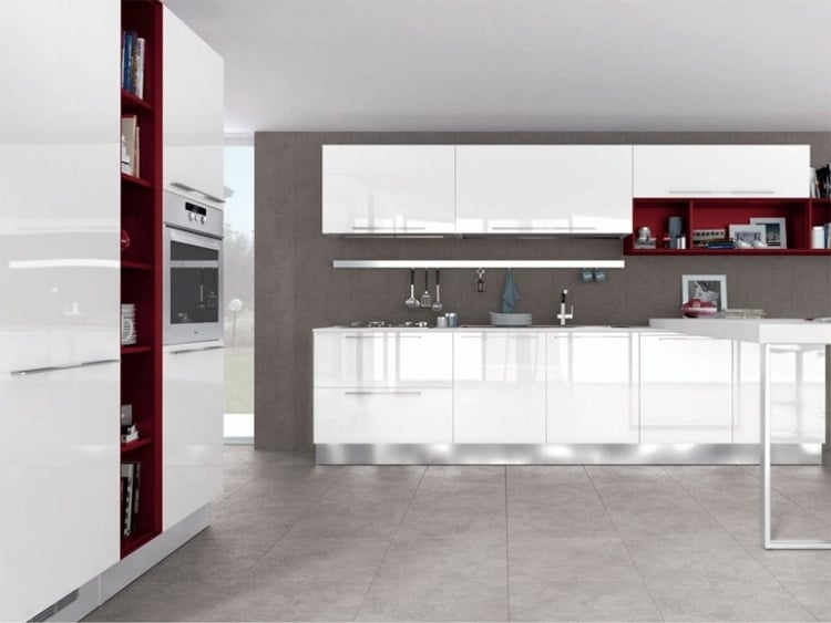 Weiße-Küche-in-Hochglanz-NOEMI-metallische-handgriffe-Cucine-Lube-design