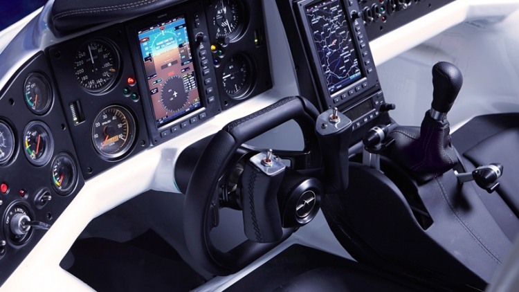 aeromobil-fliegendes-auto-cockpit-schalthebel