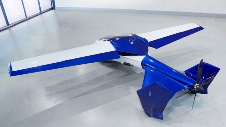 aeromobil-fliegendes-auto-design-klappbare-fluegel