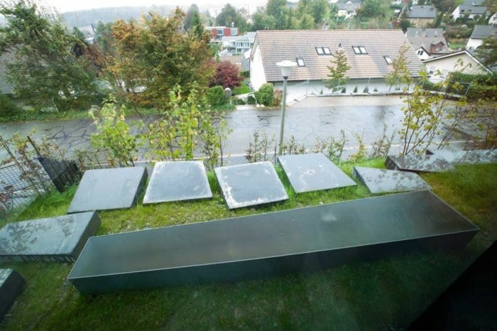ausblick haus glas gartenweg beton design modern