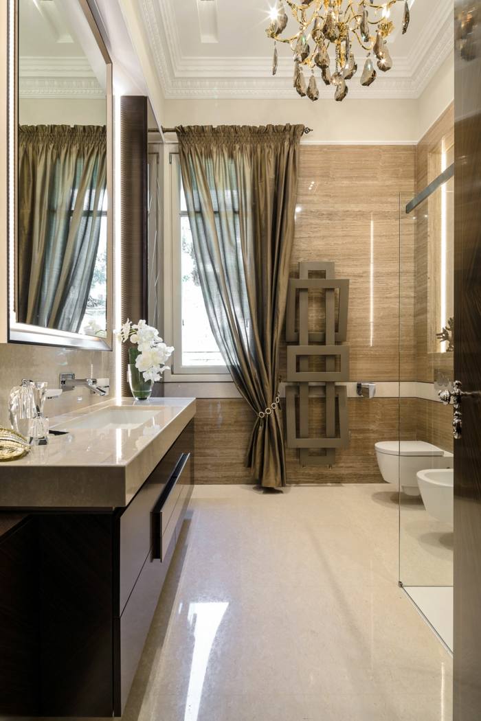 badezimmer design italien konsole holz braun spiegel vorhang