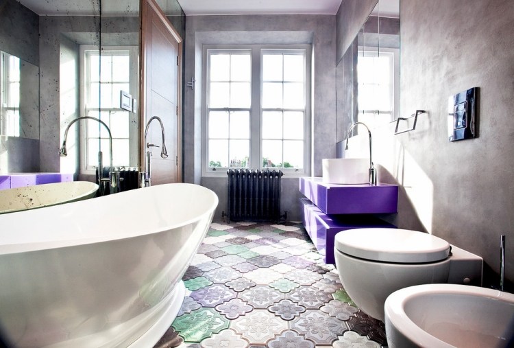 Badezimmer Ideen 2015 attraktive-bodenfliesen-lila-gruen