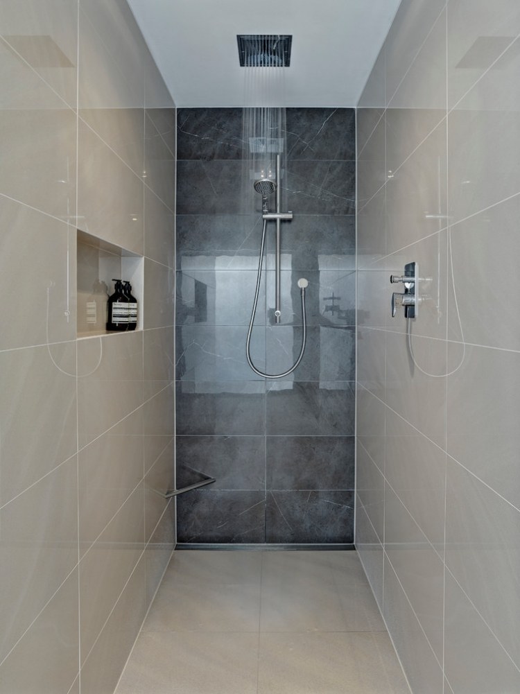 Badezimmer Ideen 2015 -duschebereich-regenkopf-wand-armatur