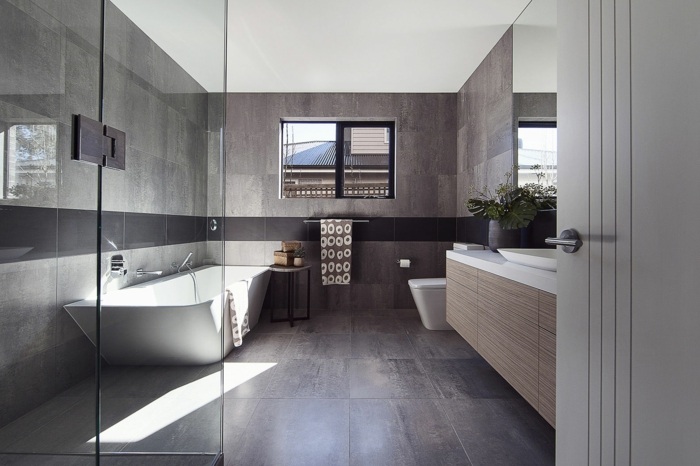badezimmer modern graue fliesen dusche glas badewanne konsole