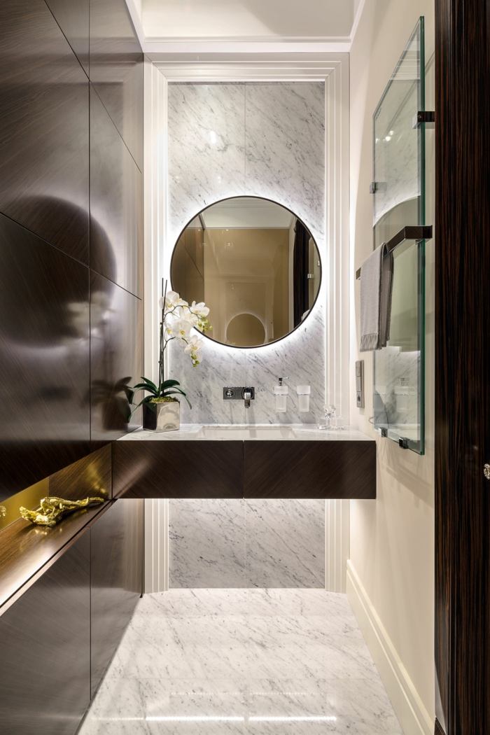 badezimmer spiegel rund marmor konsole holz