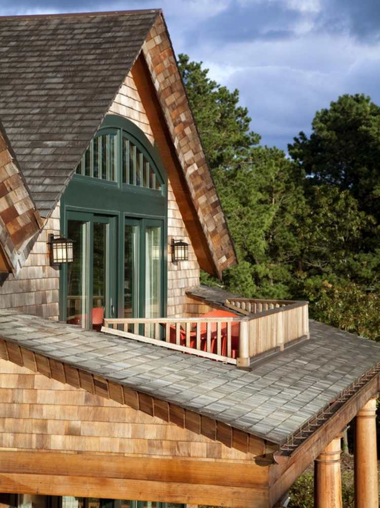 balkon-gestalten-tipps-tricks-landhaus-stil-satteldach-natur