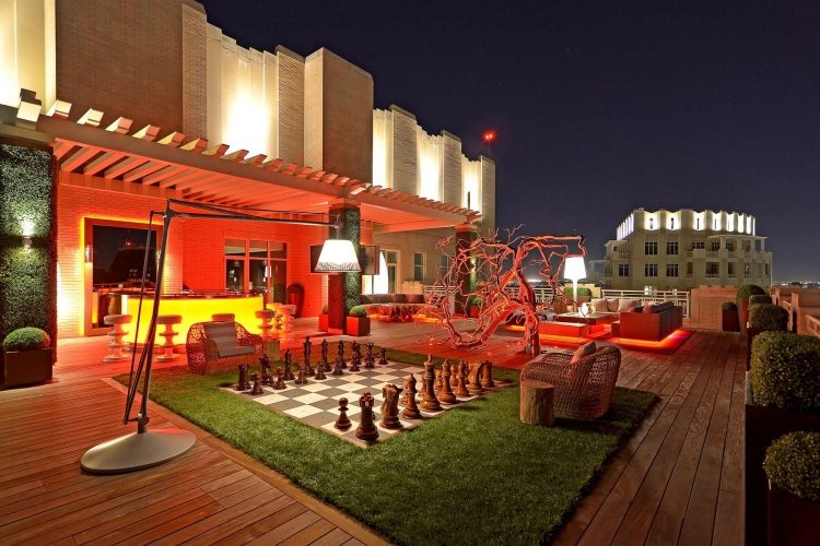 Bilder von Terrassen luxus-dachterrasse-aussenbar-rote-beleuchtung