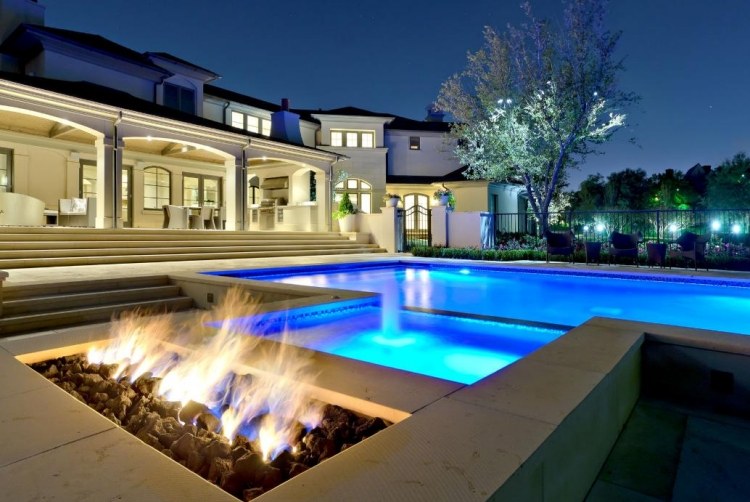 Bilder von Terrassen poolbeleuchtung-luxushaus-feuerstelle