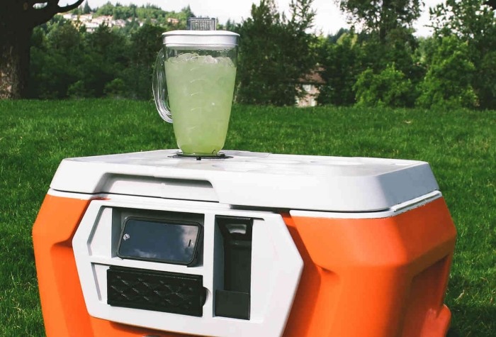 Die coolste Kühlbox -kickstarter-mixer-sommer-cocktails-eis-crusher