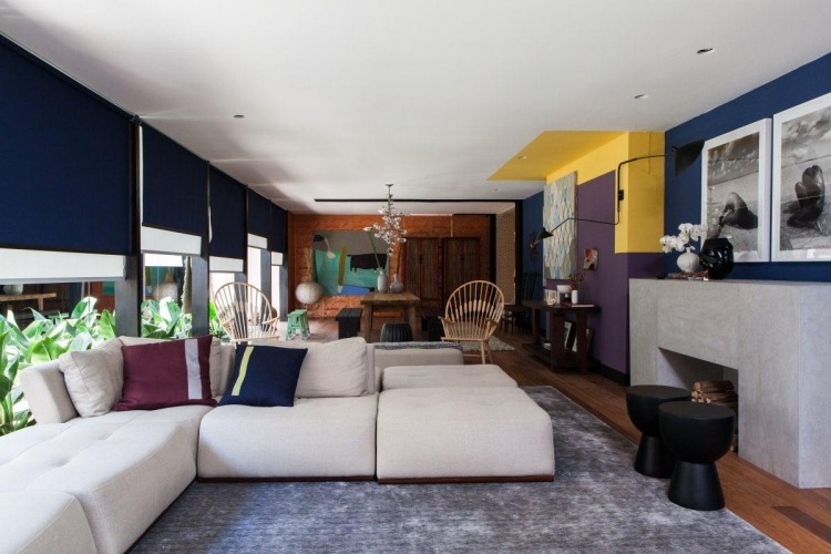 dekorationsideen-wohnzimmer-farbakzente-gelb-lila-blau