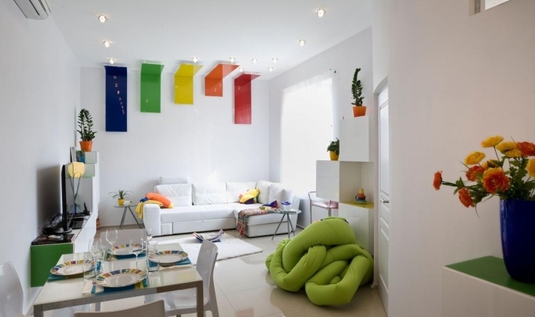 Dekorationsideen für das Wohnzimmer -farbakzente-hochglanz-paneele-decke