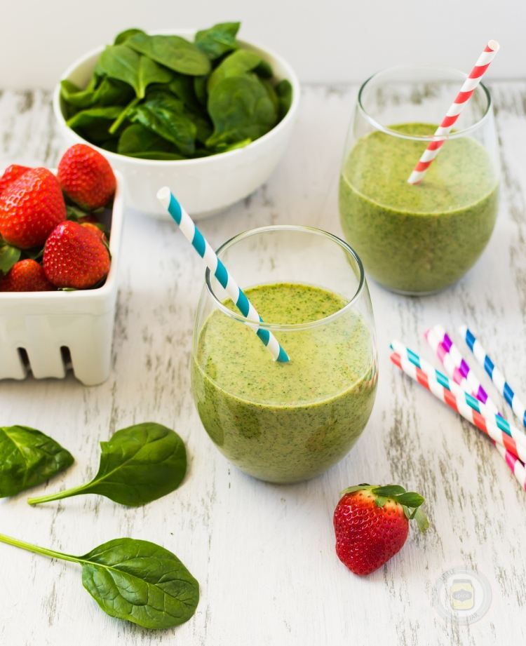 Detox-Rezepte gruenes-smoothie-spinat-erdbeeren