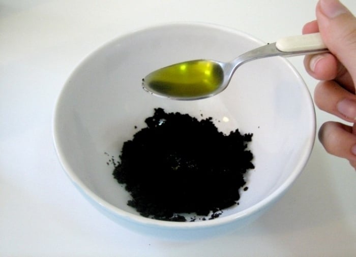 einfache-Gesichtsmaske-selber-machen-Kaffee-Olivenöl