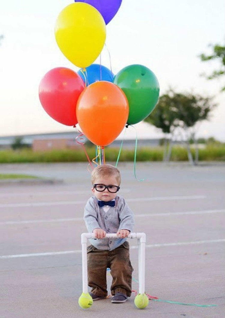 fasching-kostum-baby-kleinkind-zeichentrickfilm-oben-ballons-brille