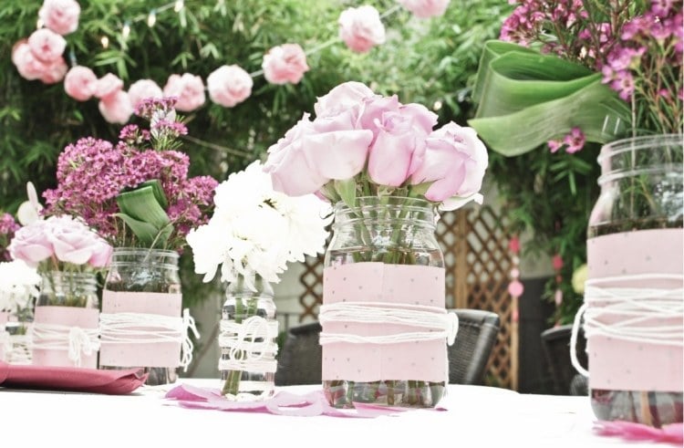 Frühlingsdeko im Glas -ideen-einweckglaser-dekorieren-gartenparty-rosa-weiss
