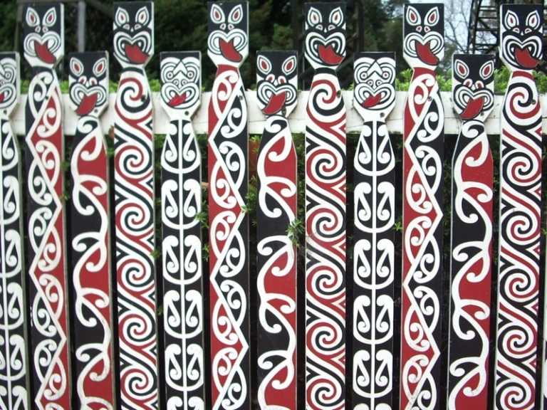 garten sichtschutz maori stil holzbretter gestaltung zaun