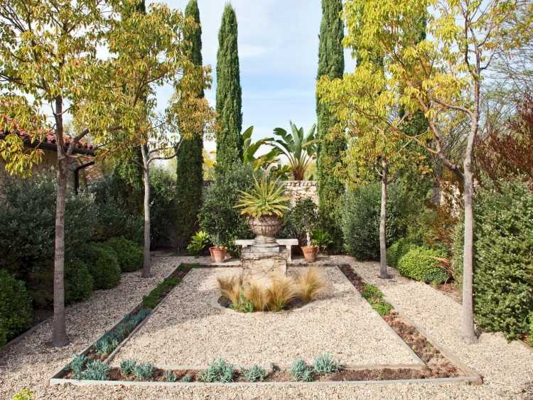 Gartengestaltung mit Steinen -kies-bodenbelag-mediterraner-flair