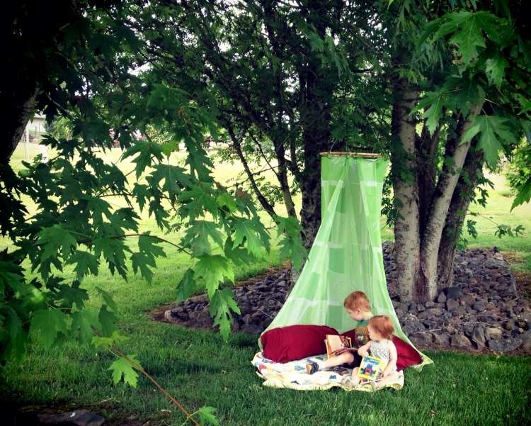 geraete-garten-kinder-spielen-zelten-rasen-outdoor-decke-duschvorhang