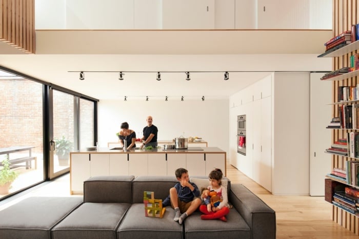 haus wohnzimmer küche weiß modern couch grau
