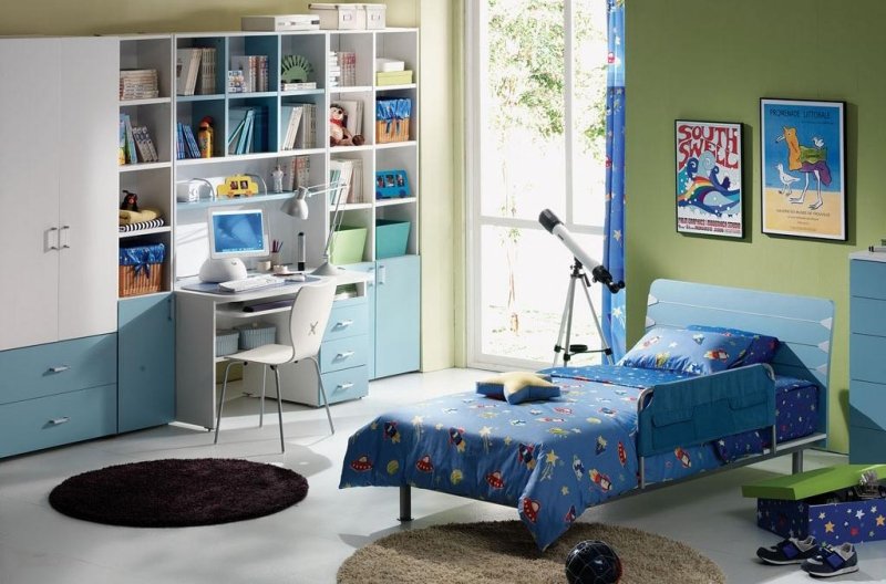 ideen-Kinderzimmer-für-Jungen-2015-Wandfarbe-Grün-blaue-holzmöbel