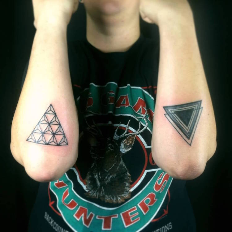 ideen-tattoovorlagen-motive-tattoo-bedeutung-dreieck-pyramide