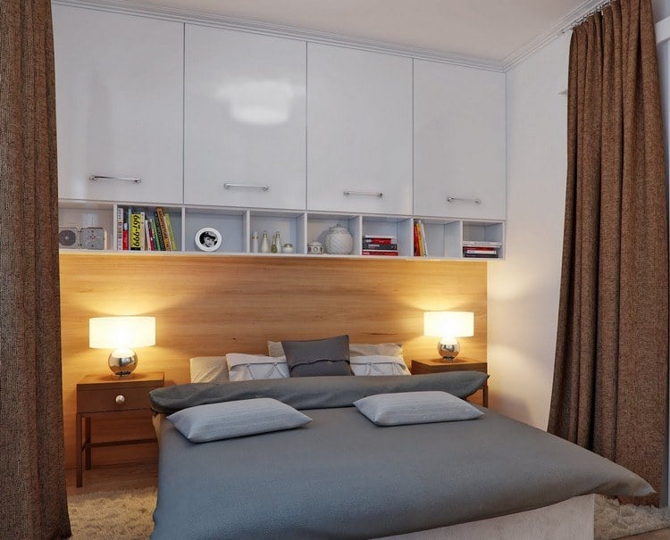 kleine-schlafzimmer-modern-gestaltet-hangeschranke-regale-hinter-bett