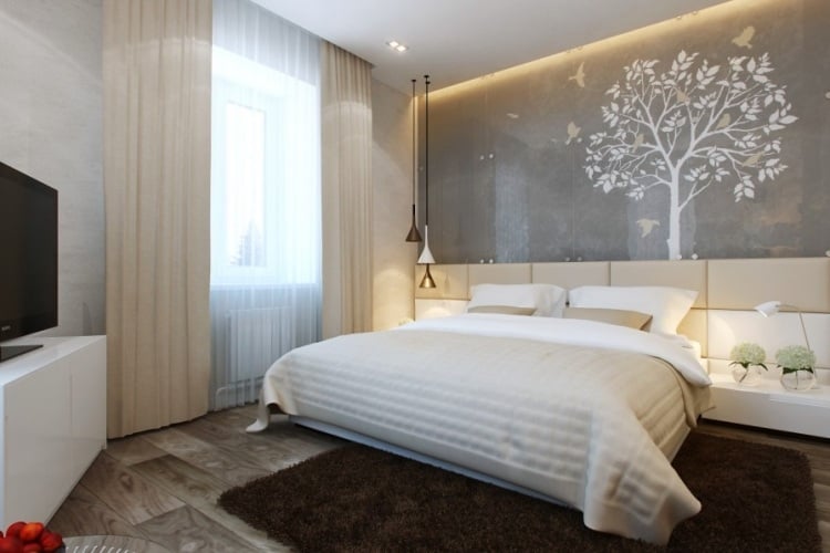 kleine schlafzimmer modern-wandgestaltung-weisser-baum-voegel-creme-weiss-bett