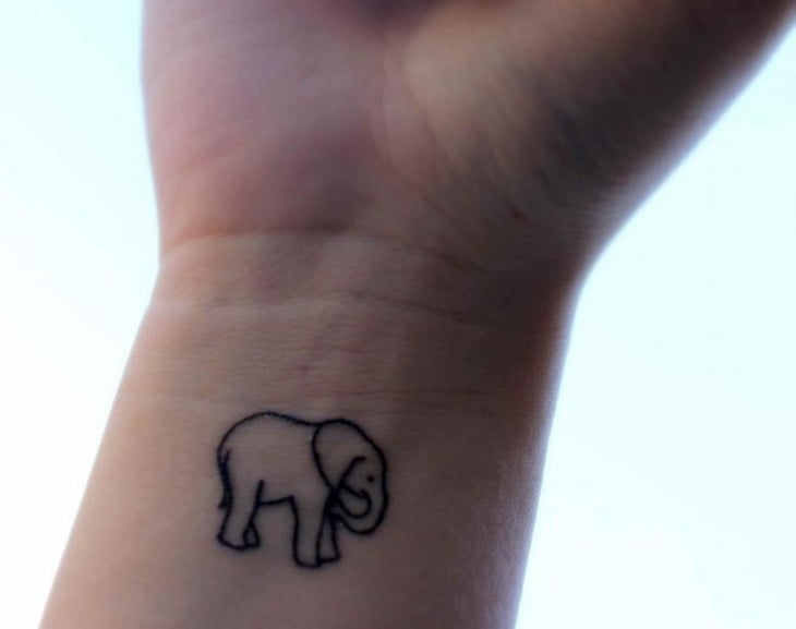 kleine-tattoos-motive-elefanten-handgelenk-frau