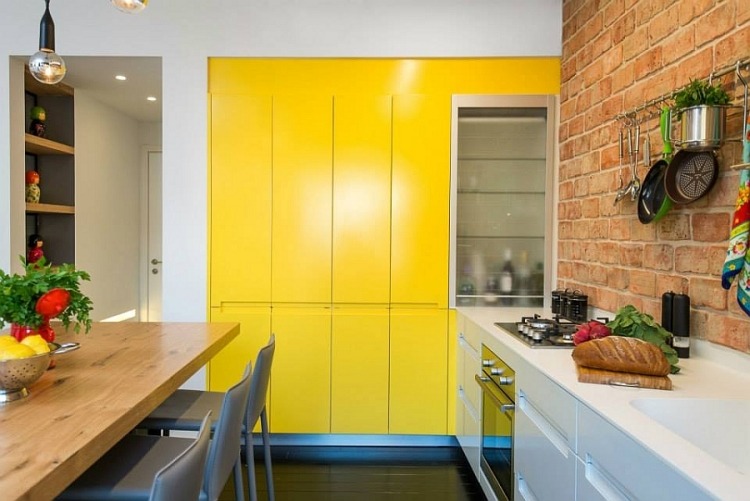 Kleine Wohnung küche gelbe-fronten-holz-kuechentresen