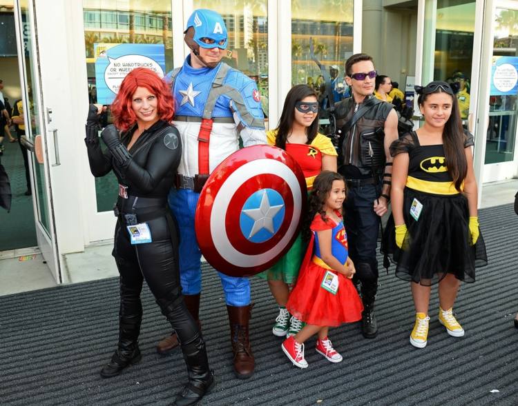 kostüm ideen zum fasching comic film superhelden gruppenkostuem