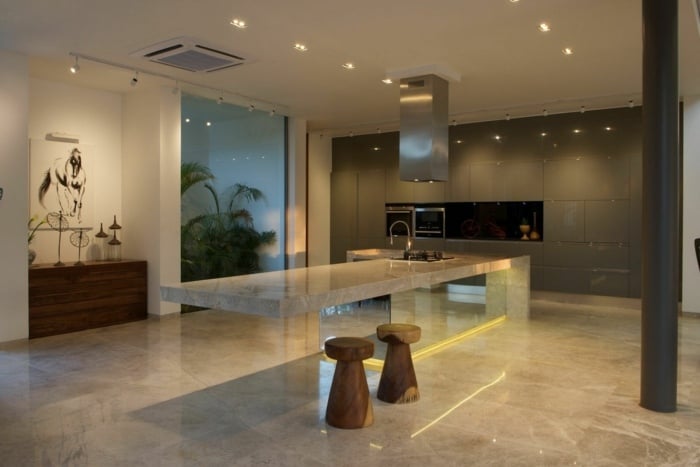 küche design modern marmor kücheninsel spüle hocker holz