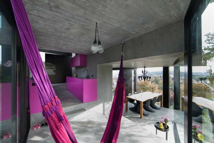 küche esszimmer tisch schaukel pink beton interieur