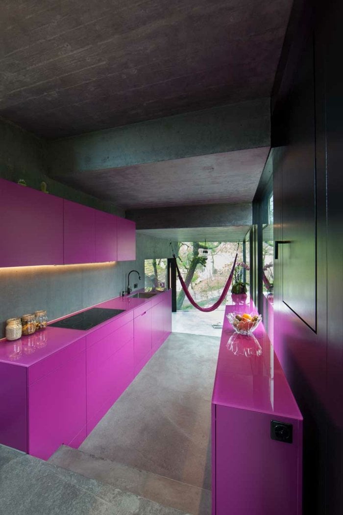 küche farbe pink modernes design schränke herdplatte