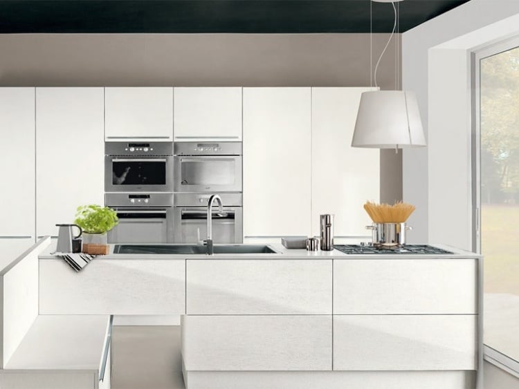 lackküche-weiß-fronten-ohne-griffe-PAMELA-italienisches-design-Cucine-Lube