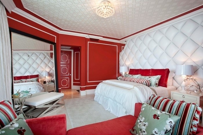 luxuriös-schlafzimmer-rot-weiß-gepolsterte-wand-gesteppt