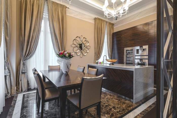 luxus wohnung küche marmor esstisch vorhänge gold fußboden
