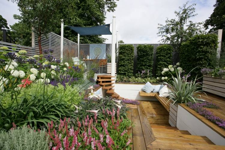 Moderne Gartengestaltung 2015 schmetterlinggarten-pflanzen-holz-sichtschutzzaun-hecken
