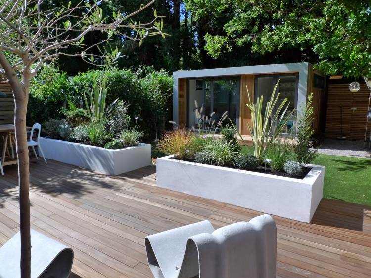 Moderne Gartengestaltung -hochbeete-ziergraser-holzterrasse