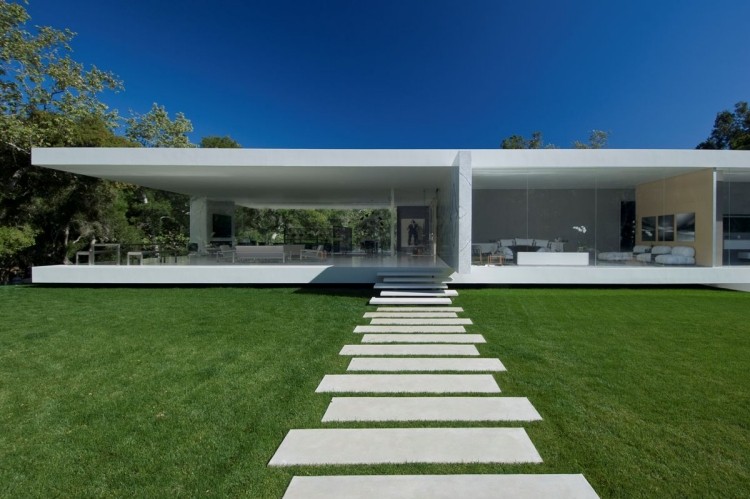 moderne-gartengestaltung-minimalistisch-architektur-flachdach-rasen-gartenweg-betonfliesen