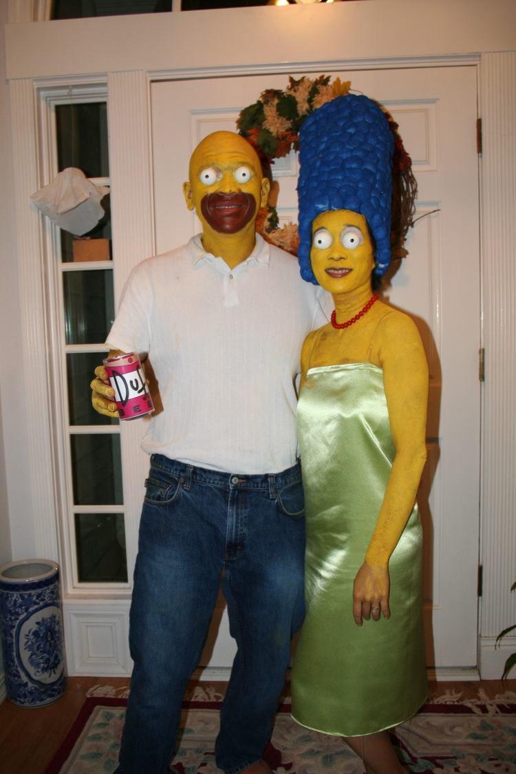 originelle-Kostüm-Ideen-zum-Fasching-Karneval-Die-Simpsons-Perücken