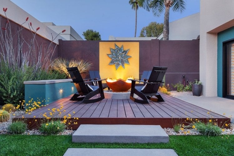 Schaukelstühle für Ihren Garten -moderne-holz-terrasse-feuerkorb-wanddeko-metall-blume