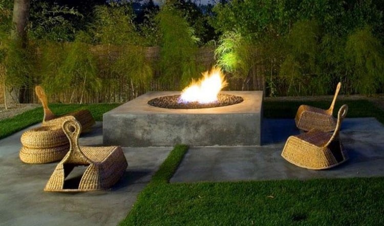 Schaukelstühle für Ihren Garten-naturfasern-skulpturales-design-beton-feuerstelle