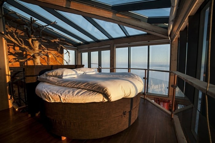 schlafzimmer suite bett ausblick glas dach urlaub finnland