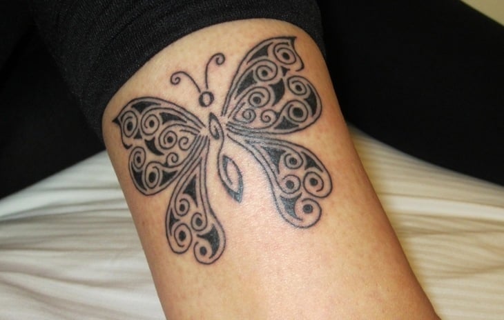 schmetterling-tattoo-abstrakt-maori-ahnlich