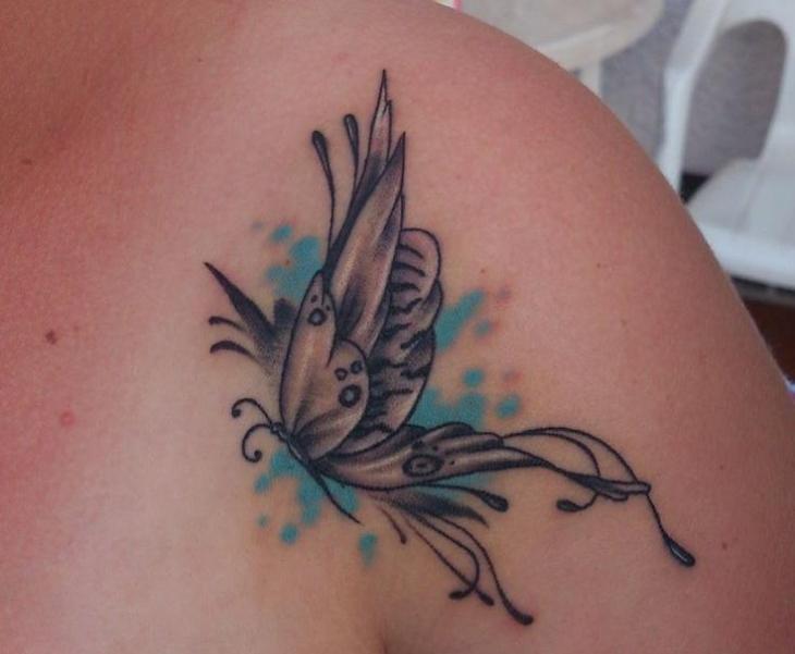 schmetterling-tattoo-bunt-blauer-hintergrund