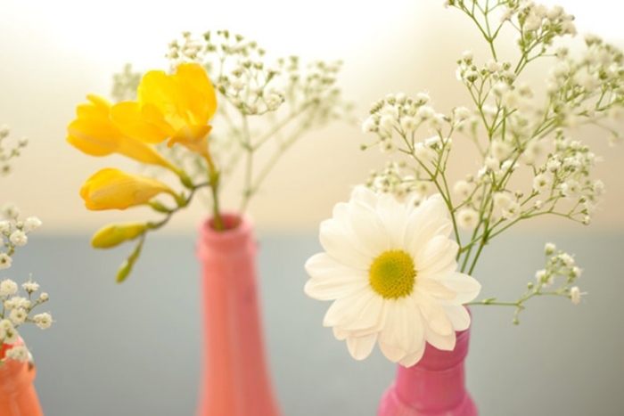 schöne-Blumenvasen-selber-erschaffen-hübsche-Schnittblumen