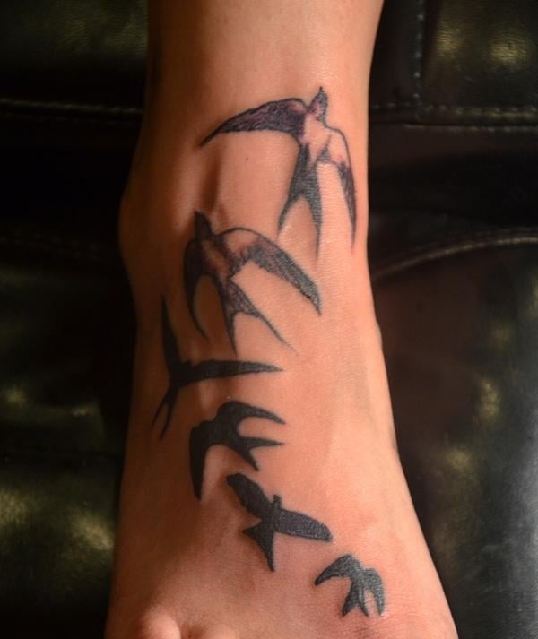 tattoo-schwalben-fuß-knöchel-unterbein-ideen
