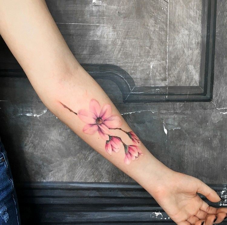 Blumen frauen oberarm tattoo Oberarm Tattoo