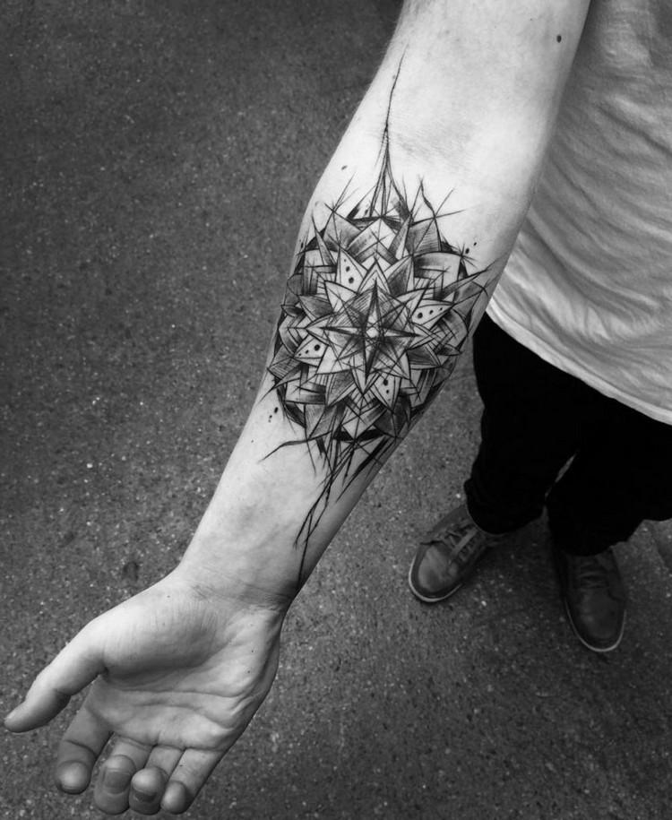 tattoo-unterarm-mandala-abstrakt